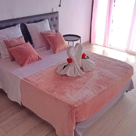 Duplex Rose Porcelaine - Vue Mer- Malendure 부이영뜨 외부 사진